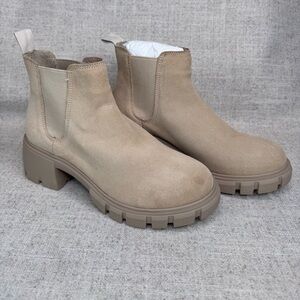 Steve Madden Howler lug sole pull on‎ tan suede ankle Chelsea boots size 8.5